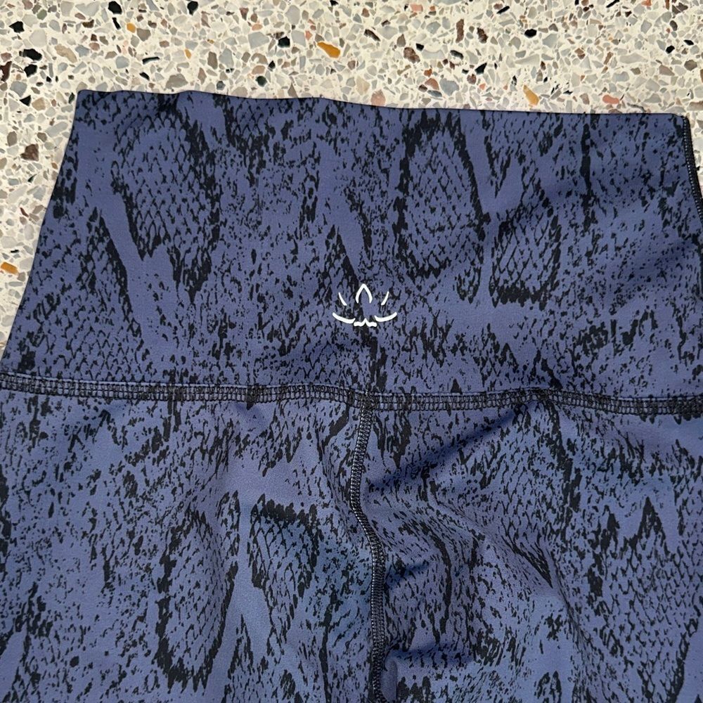 Beyond Yoga Barre high rise leggings navy python XS